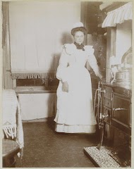 Dienstbode in een keuken