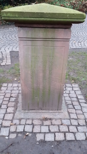 Das 3. Grabdenkmal Am Albert-Schweizer-Institut