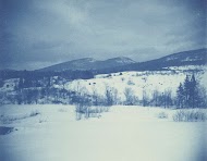 Landschap in de sneeuw: Doublehead, gezien vanaf een weg nabij Gale's, NH, Verenigde Staten