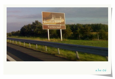 [sign-building-002[2].jpg]