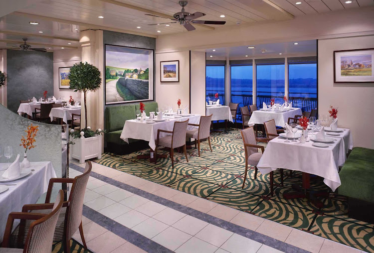 Head to the Kings Court aboard your Queen Mary 2 sailing for contemporary British cuisine and roasted meats at the Carvery.