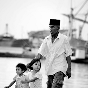 by Arul Arul - Black & White Street & Candid