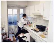 Oude huis van Christa en Sander - Christa en een vriendin in de keuken