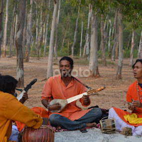 Folk Singers by Dipa Chatterjee - People Musicians & Entertainers