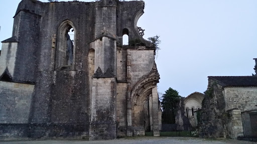 La Couronne,  Ruines De L'abbaye