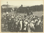 Groep mannen aan de oever van de Nijl