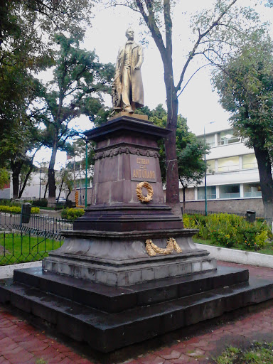 Monumento a Esteban de Antuñano