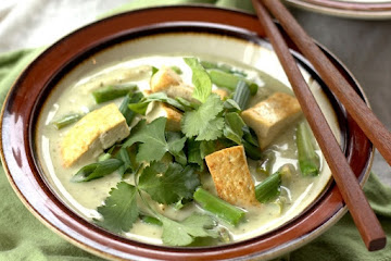 Vegan Thai Green Curry with Tofu & Veggies