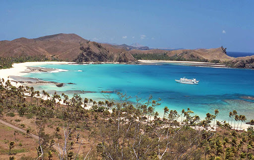 fiji-bay - The amazing view at Liku Lagoon in Fiji's Yasawa Islands, where cruise ship passengers can stroll the empty beaches or snorkel on reefs teeming with tropical fish.