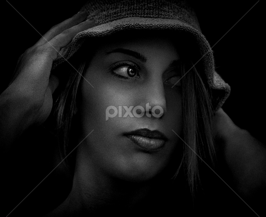 Noir chapeau by Zoe Photography - People Portraits of Women