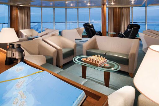 Silver Shadow's Observation Lounge offers a peaceful retreat above the bow of the ship. Get comfortable, enjoy a beverage and take in the sweeping ocean vistas. 