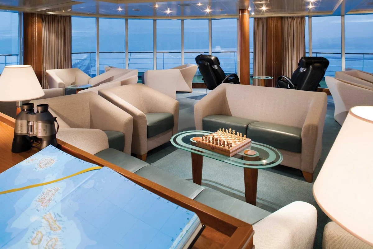 Silversea_Observation_Lounge-2 - Silver Shadow's Observation Lounge offers a peaceful retreat above the bow of the ship. Get comfortable, enjoy a beverage and take in the sweeping ocean vistas. 