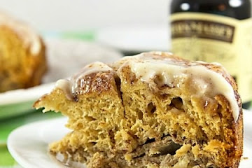 Easy Slow Cooker Cinnamon Roll Casserole