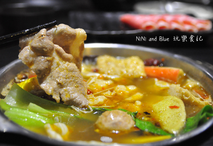 銅鍋子鍋物料理火鍋，中國復古風旗袍女侍上菜囉!老虎城Tiger City美食餐廳