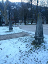 2 Schloss-Säulen im Stadtpark
