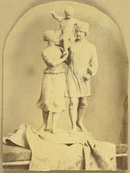 Statuette van echtpaar met kind