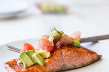 Broiled Salmon with Avocado and Grapefruit
