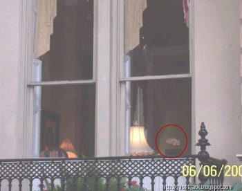 [ghostdec06_45[3].jpg]