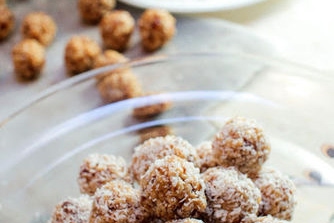 Bibis&#39; Krispy Date Balls