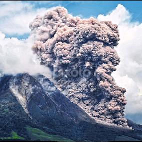 Pyroclastic flows of Sinabung Volcano by Kriswanto Ginting's - News & Events Disasters