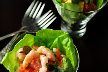 Thai Shrimp Salad with Grapefruit and Mint