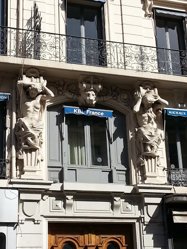 statue rue Carnot