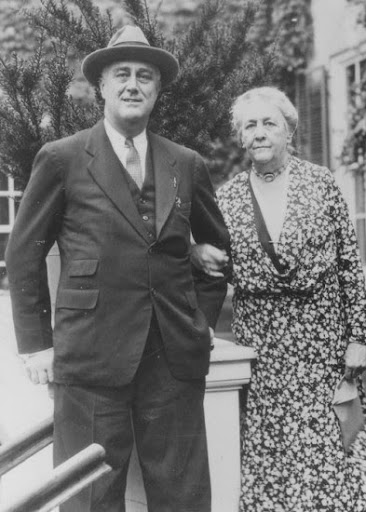 Franklin D. Roosevelt with his mother in Hyde Park (1933)