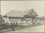 Schoolgebouw met kinderen