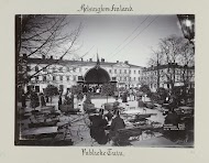 Terras met muziekpaviljoen bij het park in Helsinki