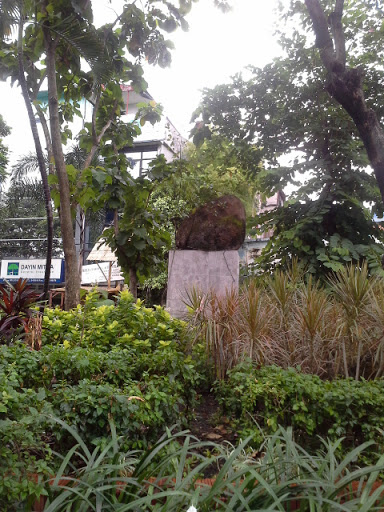 Monumen Batu Geje