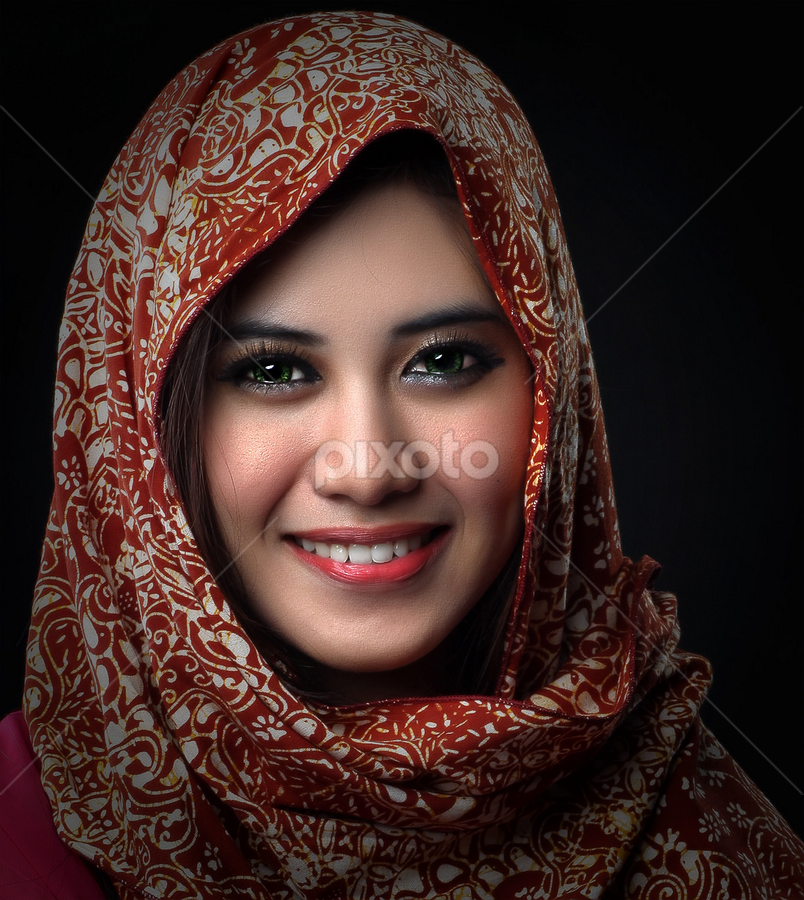 Engkau Gadis Berkerudung Merah by Dhani Photomorphose - People Portraits of Women