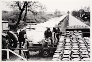 Ophalen van melkbussen in Jubbega