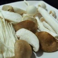 小蒙牛頂級麻辣養生鍋