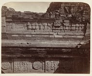 Basreliëf met een vertelling van Krishna en Rukmini, aan de oostzijde van Candi Panataran