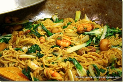 taiwanese noodles in fried hokkien mee