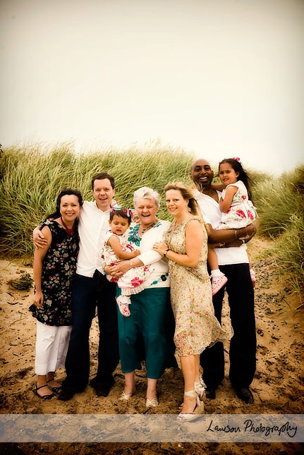 [Family_Portraits002[2].jpg]