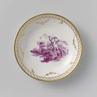 Schotel met een putto op wolken