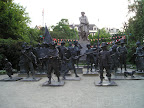 Rembrandt statue - Night watch figures