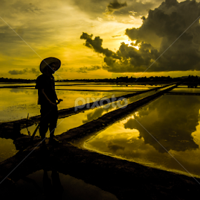 finish job by Arik S. Mintorogo - People Portraits of Men