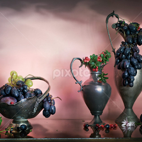 Struguri ,,infumurati,, by Neli Dan - Artistic Objects Still Life