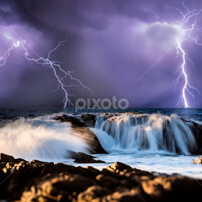Dunsborough Lightning storm by Craig Eccles - News & Events Weather & Storms