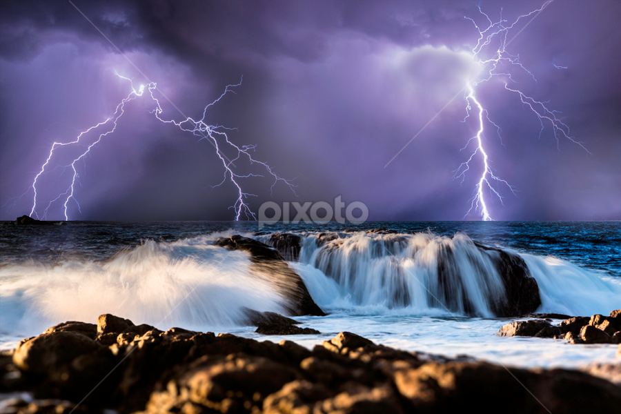 Dunsborough Lightning storm by Craig Eccles - News & Events Weather & Storms