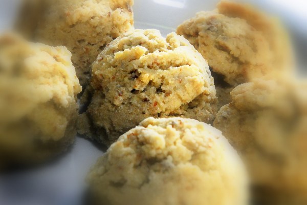 Almond Cookies
Always vegan and gluten-free, this nutty cookie is a popular treat to satisfy your s