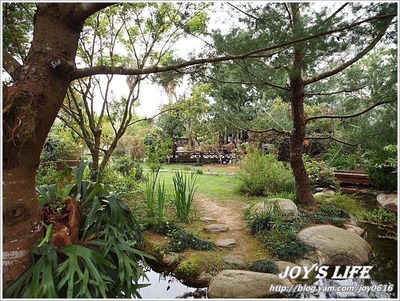 慢食山中，花自在。