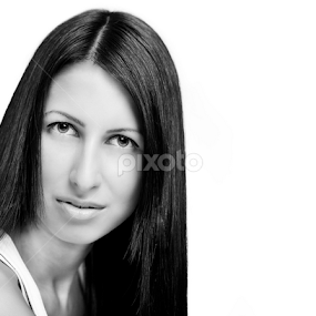 Black and White Beauty Shot - Max1Models by Alexandru Tunschi - People Portraits of Women