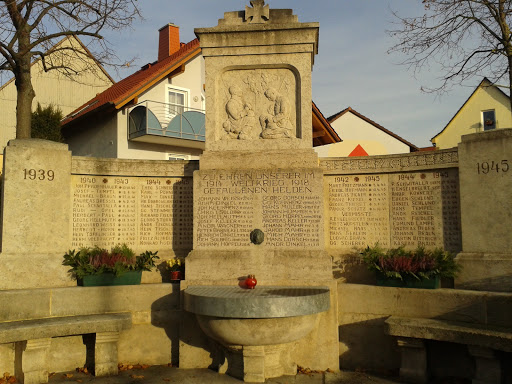Denkmal Zu Ehren Der Im Weltkrieg Gefallenen Helden