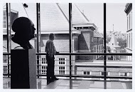 Thijs Wöltgens in de gangen van de Tweede Kamer