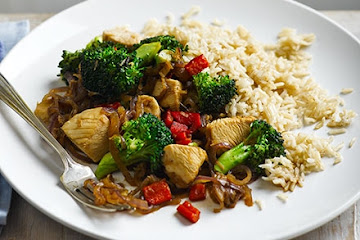 Stir-fried chicken with broccoli & brown rice