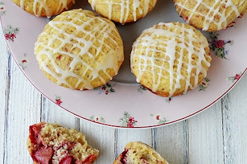 Fresh Strawberry Muffins
