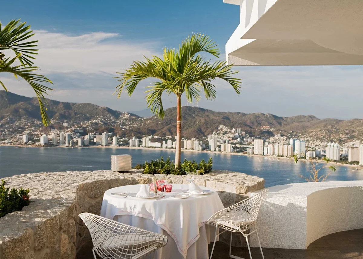 Acapulco-dining-alfresco - Al fresco dining in Acapulco.